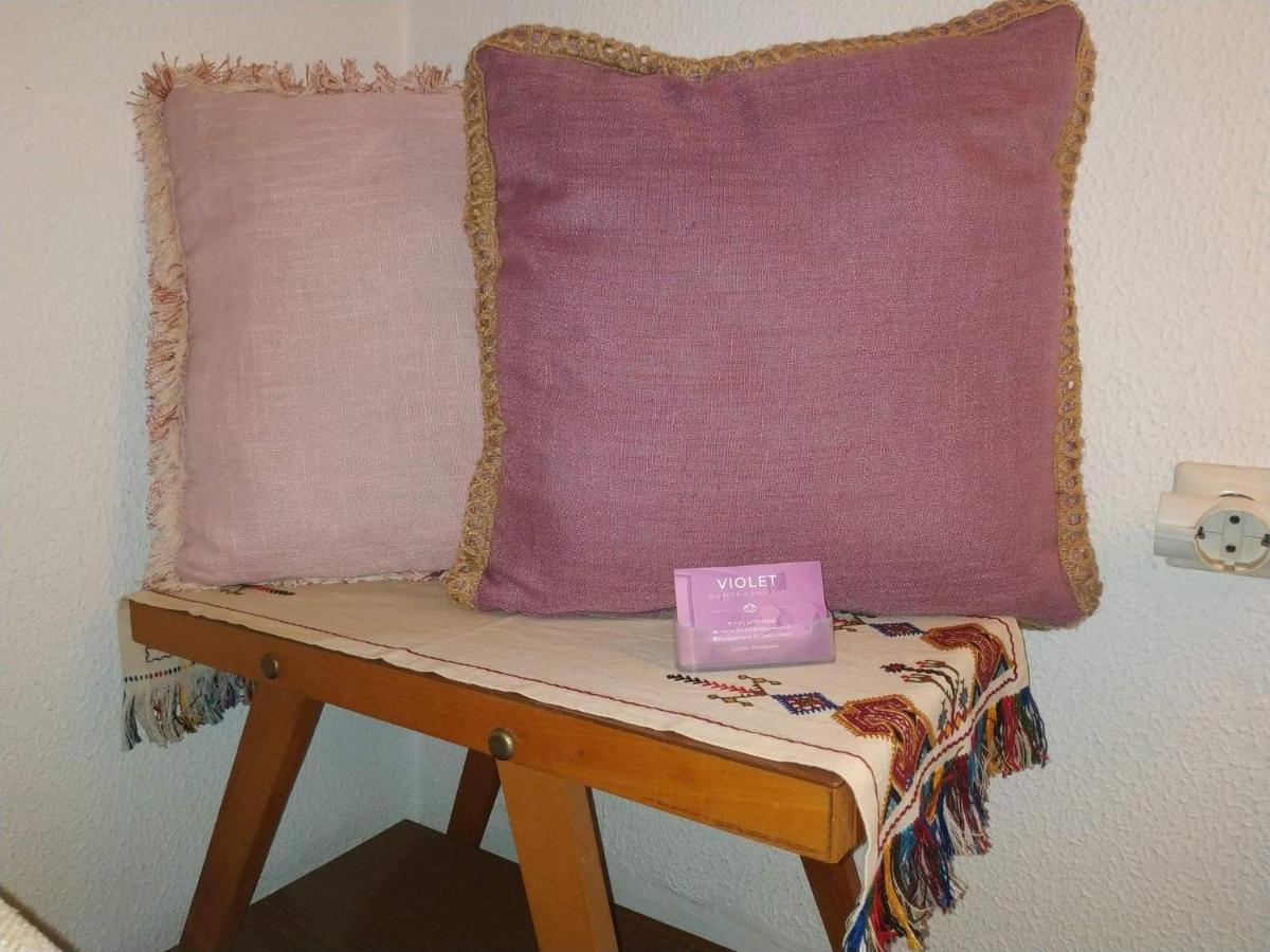 Violet Bedroom And Apartment Spáta エクステリア 写真